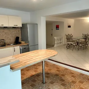 Hébergement de vacances Location Rez De Maison Dans Quartier, Saint-Raphaël